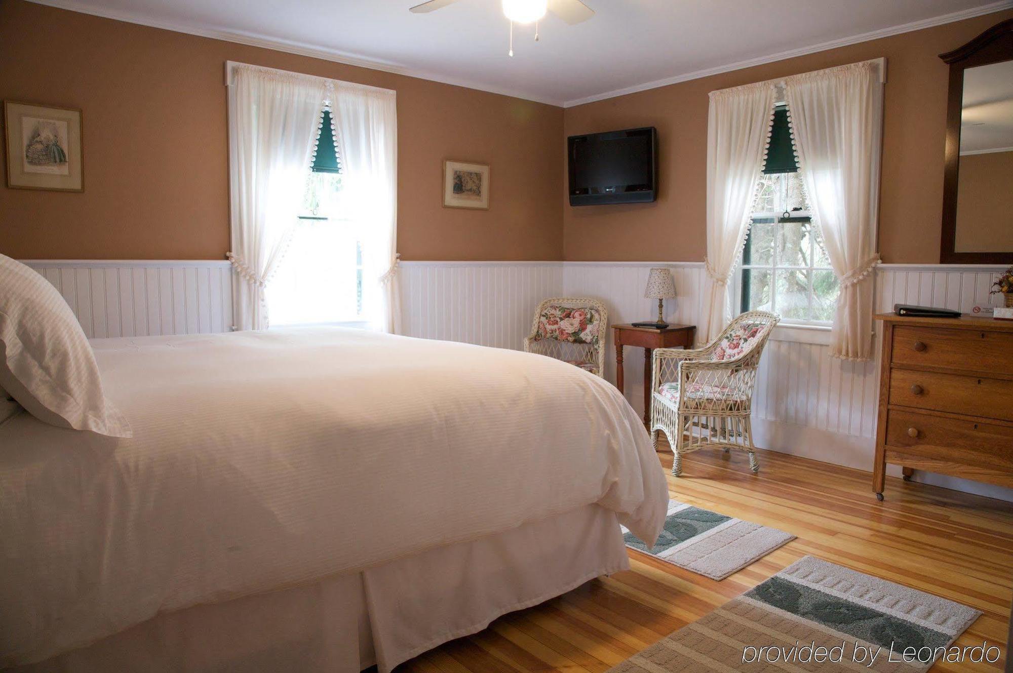 Whitehall Camden Room photo